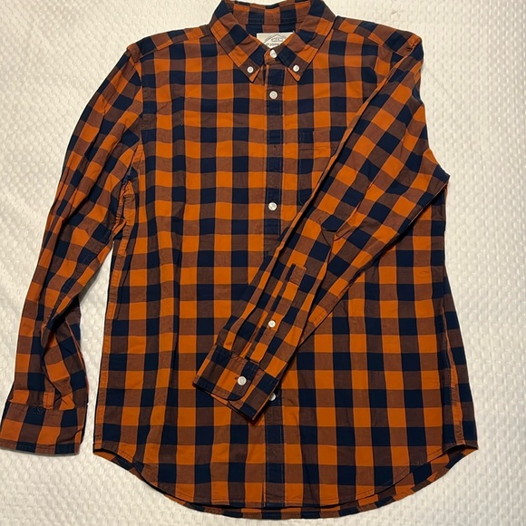 St. John’s Bay Button Down - Picture 1 of 3